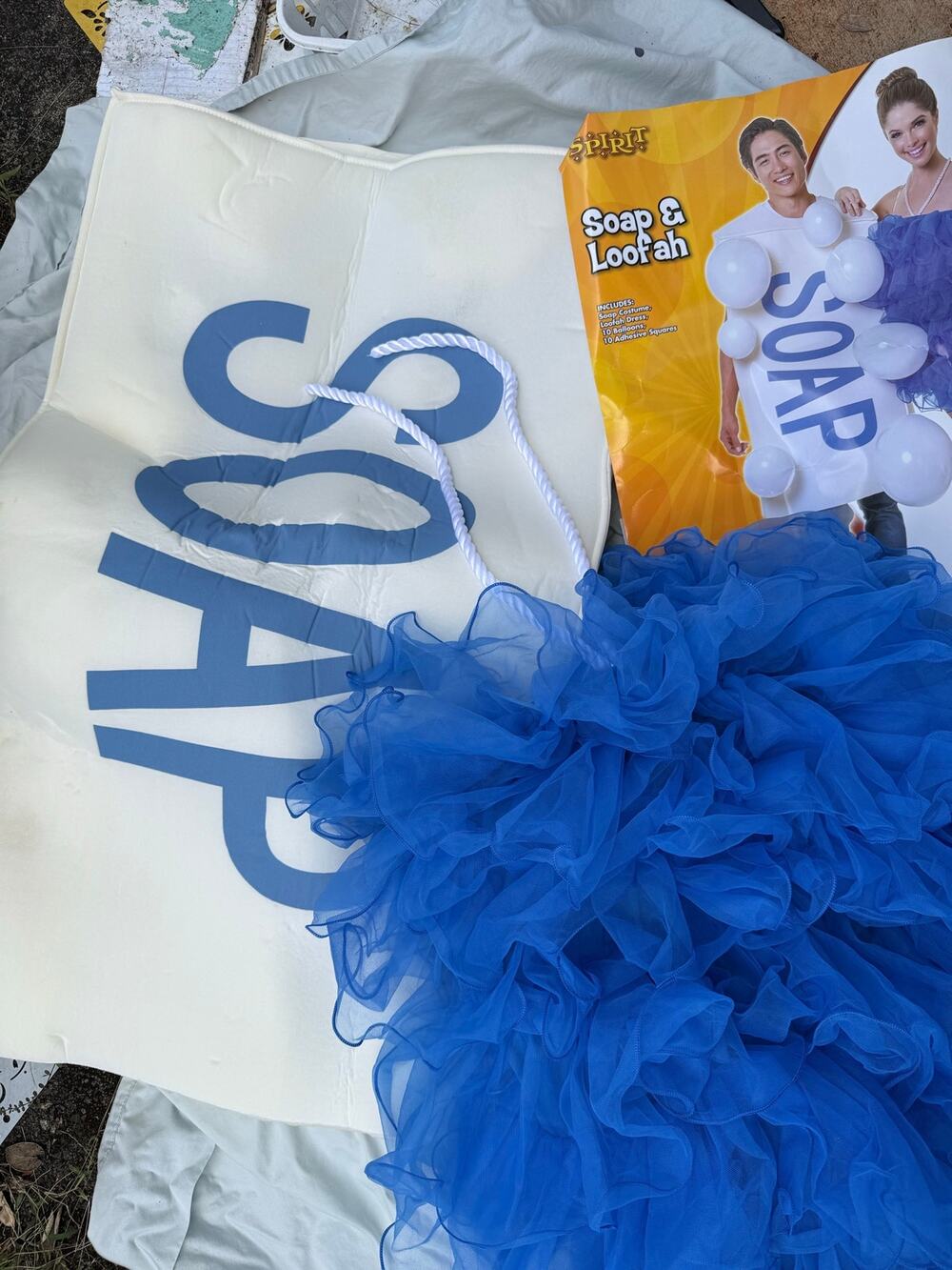Spirit Halloween Soap & Blue Loofah Couples Costume Set Adult